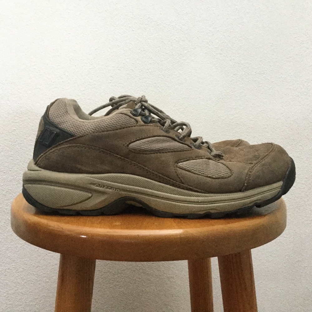 New Balance Brown Nubuck Lace-Up Walking Shoe Size 10 Neutral Comfort Outdoor